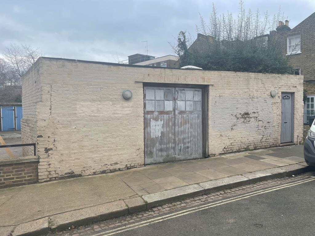 Lot: 25 - DETACHED COMMERCIAL PREMISES WITH POTENTIAL -